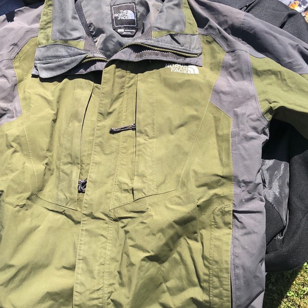 Men’s Northface Rainjacket